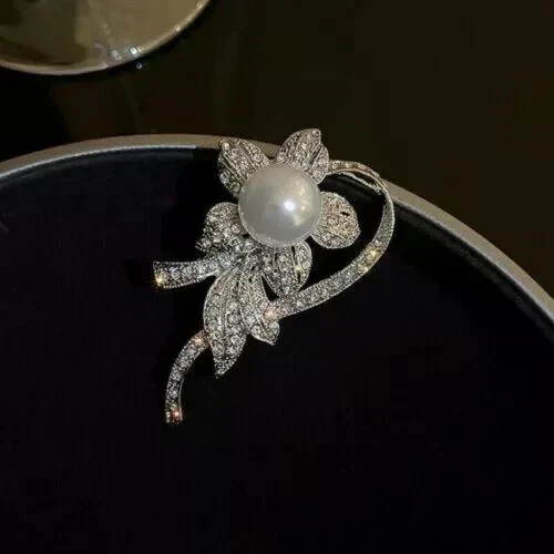 Spilla fiore perle diamanti