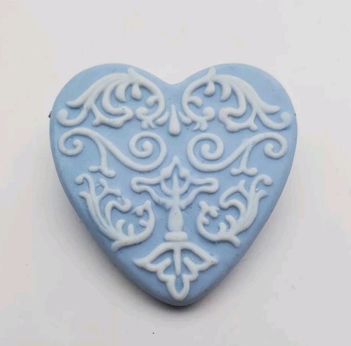 Spilla cuore bianco blu